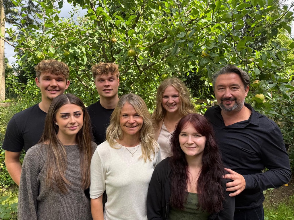 Das Team von Hestia Alltagsbegleitung im Garten